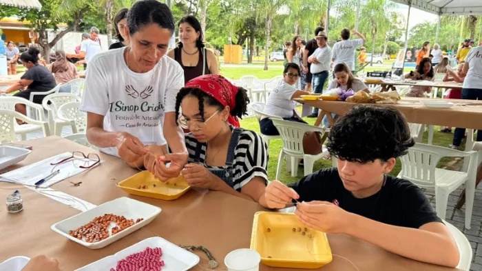 Festival Sinop Criativa reúne famílias e fortalece artesanato local na Praça da Bíblia