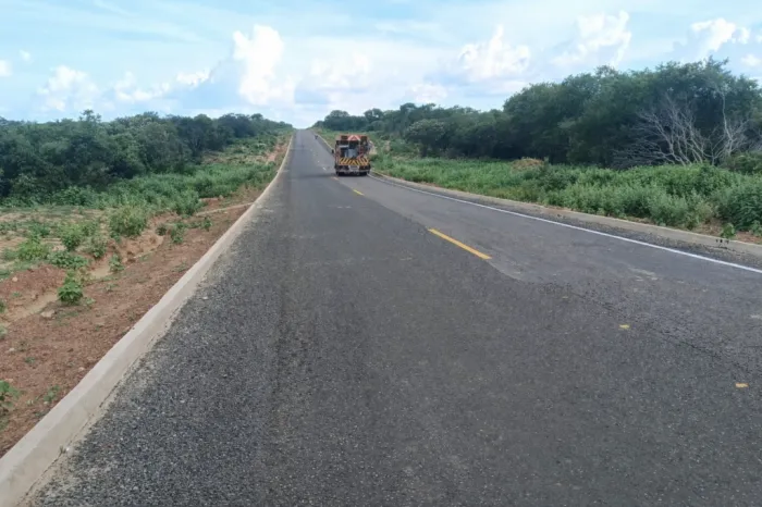 Governo investe na pavimentação da PI-482 que interliga São Francisco de Assis, Conceição do Canindé e Simplício Mendes