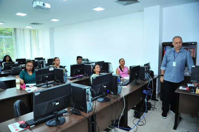 Escola do Legislativo amplia oferta de cursos gratuitos para servidores da Alema e público externo