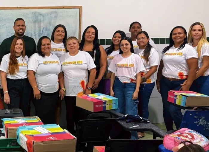 Educação realiza entrega de Kits Escolares para mulheres dos cursos do Programa Mulheres Mil