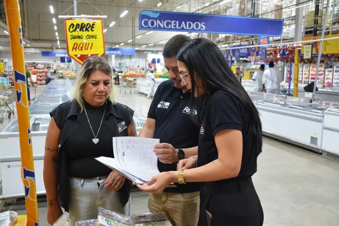 Procon e OAB fiscalizam preços de produtos da Semana Santa em Feira de Santana