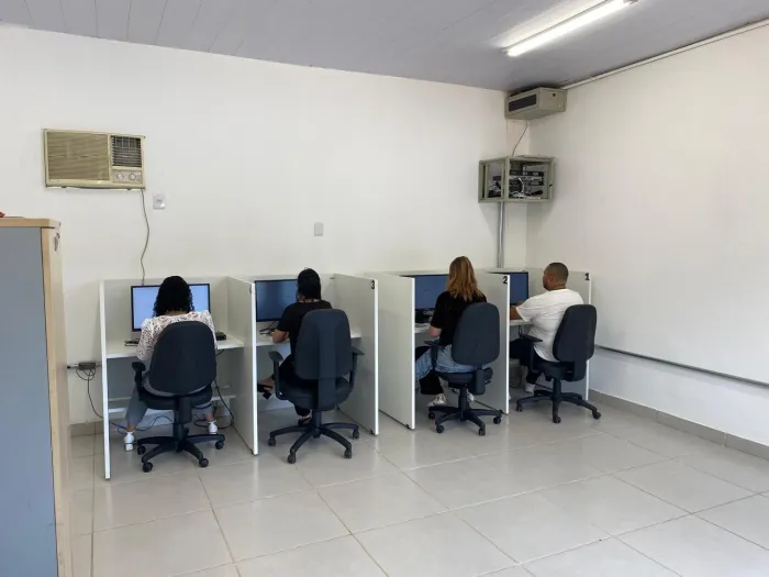 Detran implanta prova eletrônica de legislação para candidatos à CNH em Ibirité