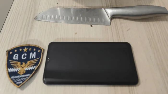 GCM detém homem por roubo de celular com uso de faca