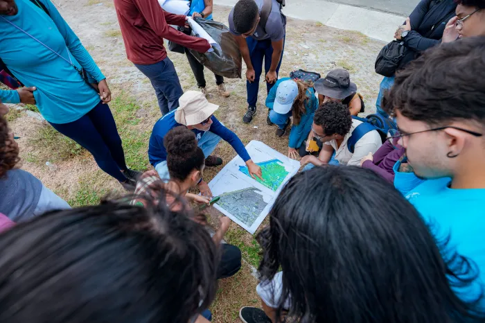 Prefeitura e UFBA realizam mapeamento participativo para preservação da orla em Lauro de Freitas