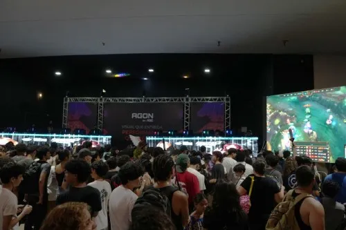 Finais de e-sports movimentam público na feira de tecnologia em PVH