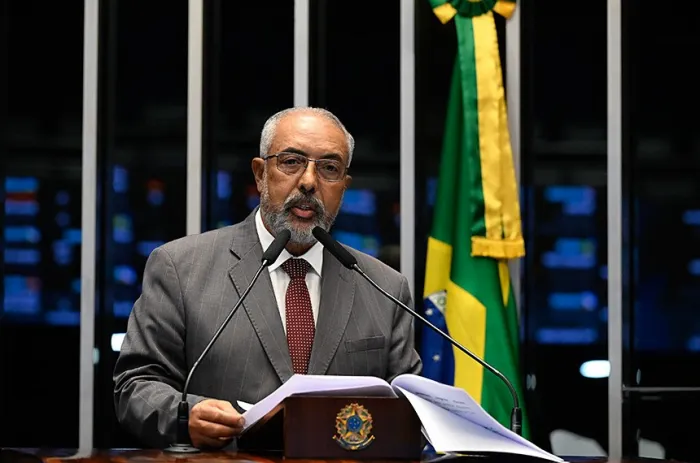 O senador Paulo Paim em discurso sobre a Síndrome de Down - Foto: Carlos Moura/Agência Senado
