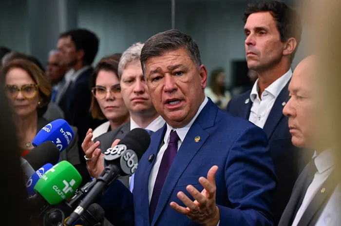 O presidente da CPMI, senador Carlos Viana, em entrevista coletiva sobre a prorrogação dos trabalhos - Foto: Marcos Oliveira/Agência Senado