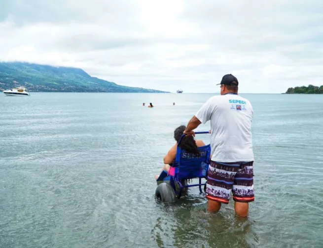 São Sebastião promove ação de surf adaptado voltada à inclusão na Praia da Baleia