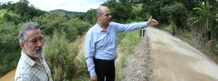 Governo de Minas vistoria trechos com erosões em rodovia da Zona da Mata