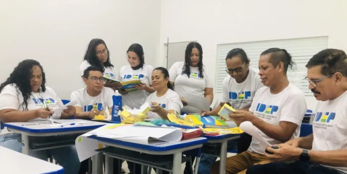 Cursos profissionalizantes na área do turismo formam novos profissionais no setor, cuja mão de obra qualificada é essencial