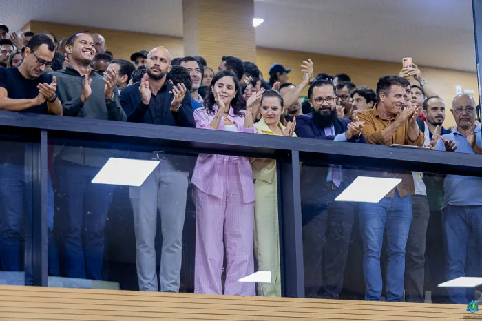  Servidores da Alero comemoram as aprovações dos projetos (Foto: Thyago Lorentz I Secom ALE/RO)