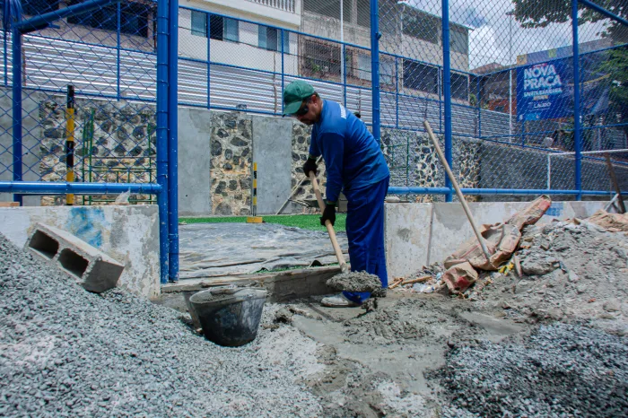 Prefeitura inicia concretagem e avança em obras da Praça Santa Bárbara