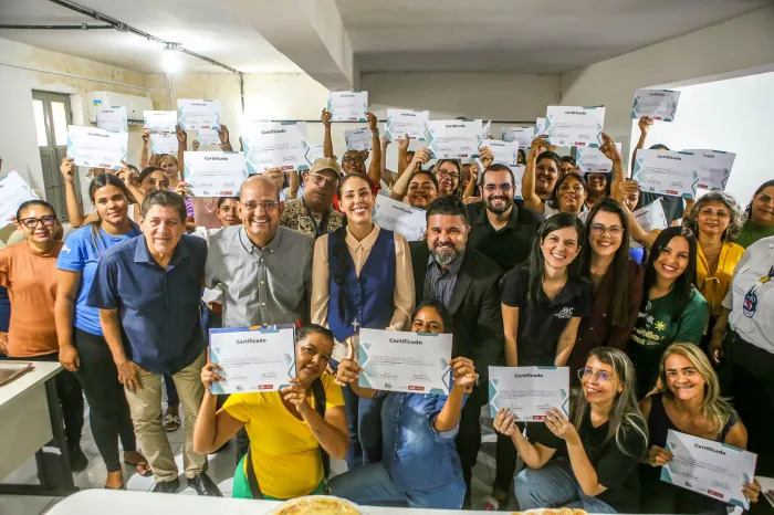 Sedest entrega 100 certificados do Curso de Camareira e encaminha trabalhadores ao mercado de trabalho