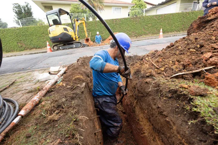Sanepar evita aberturas de buracos nas ruas em consertos com uso do equipamento “tatuzinho”