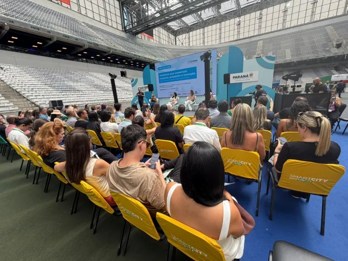 Prefeita de Lauro de Freitas marca presença no maior evento de cidades inteligentes das Américas