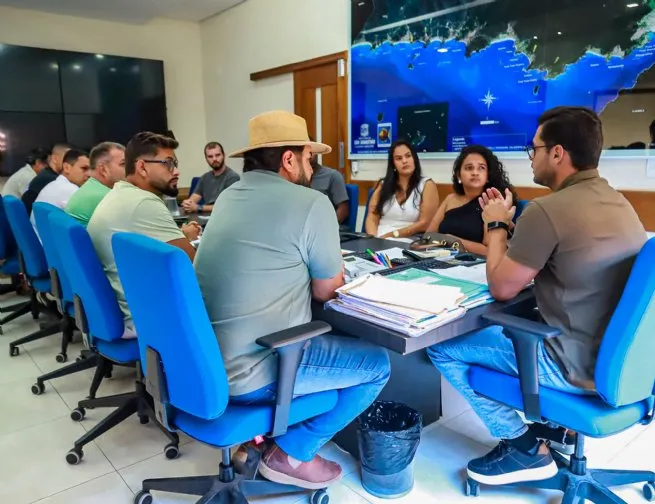 Prefeitura e moradores da Barreirinha se reúnem para tratar de regularização fundiária e melhorias