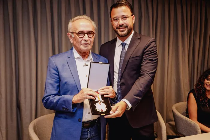 Cícero Lucena recebe homenagem em reconhecimento à sua trajetória pública