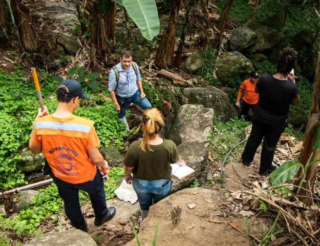 Comitiva da UFRJ realiza visita técnica no Morro do Abrigo para avanço do Projeto Sabo em São Sebastião