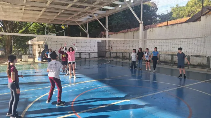 Centro esportivo Baby Barioni tem vagas abertas para treinamento em vôlei, natação e basquete