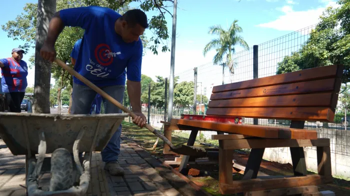 Pompeu de Toledo, cartão de visita da cidade e local de caminhadas, recebe 18 novos bancos feitos com madeira reciclada