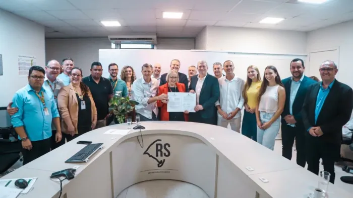 Ato de assinatura foi realizado de forma on-line, com a presença da titular da SES, Arita Bergmann -Foto: Arthur Vargas/Ascom SES