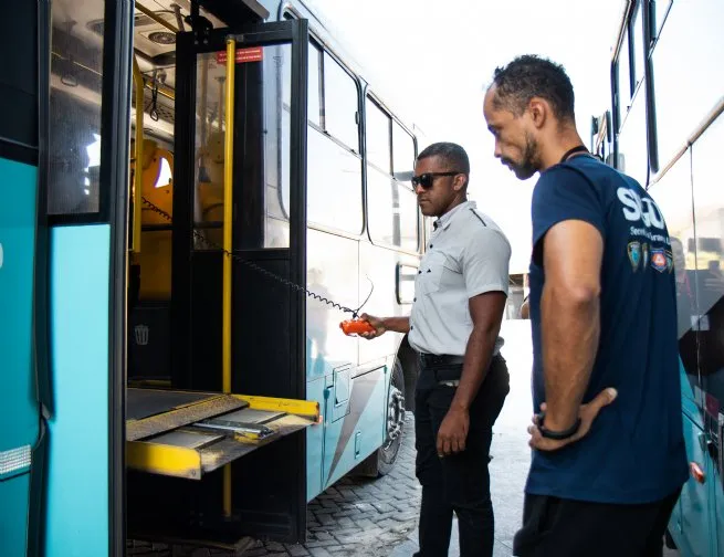 Prefeitura fiscaliza elevadores do transporte coletivo e determina manutenção em veículos com falhas