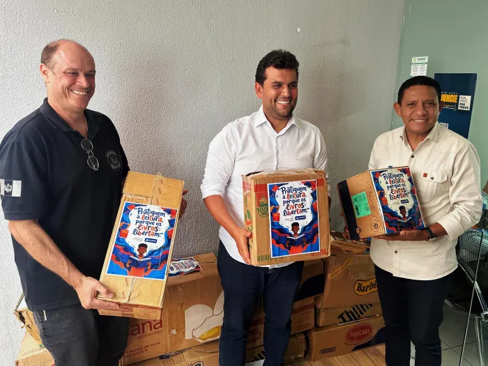 Serfi faz doação de livros à Seris para promover a leitura no sistema prisional de Alagoas