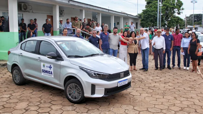  Ismael Crispin entrega veículo que vai reforçar o atendimento de fisioterapia (Foto: Assessoria parlamentar)