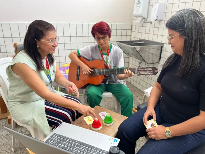 Ceir qualifica equipe de musicoterapia para ampliar cuidado a crianças da reabilitação intelectual