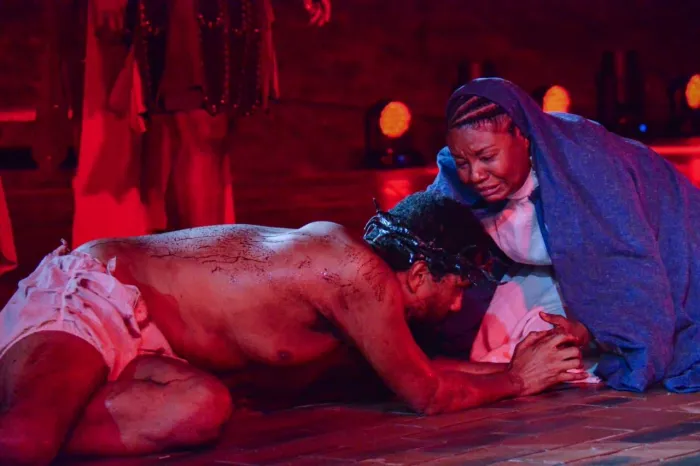 Primeira noite da Paixão de Cristo emociona e atrai grande público em Lauro de Freitas