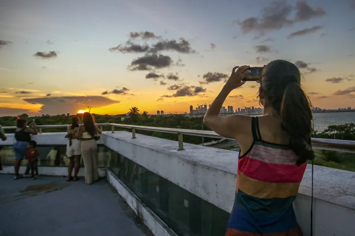 Projeto ‘Estação Pôr do Sol’ recebe turistas e moradores neste sábado