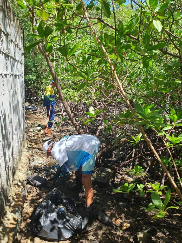 Mutirão de limpeza retira resíduos da Foz do Rio Joanes e mobiliza comunidade em Lauro de Freitas