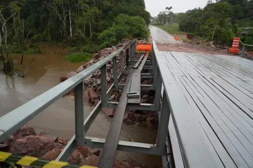 Ponte entra na fase final e encerra isolamento após rompimento de estrada