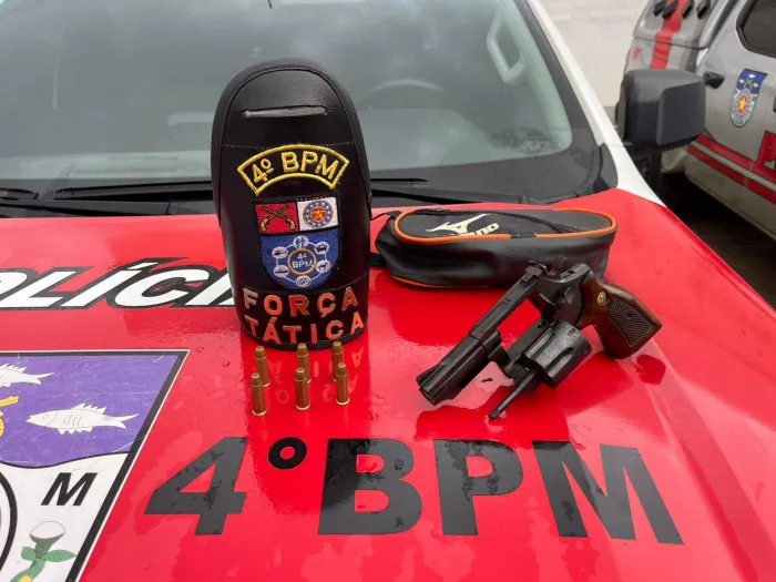 Homem é flagrado com revólver após abordagem da PM-AL no Clima Bom