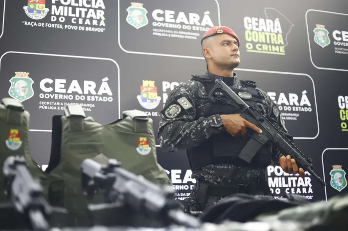 Polícia Militar do Ceará recebe novas armas e quase 4,5 mil coletes de proteção balística
