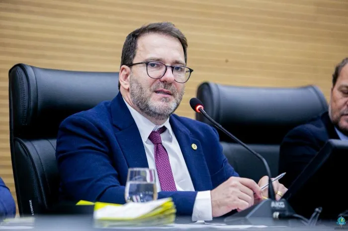  Alex Redano destacou que a situação tem gerado transtornos constantes e compromete a segurança dos usuários (Foto: Rafael Oliveira I Secom ALE/RO)