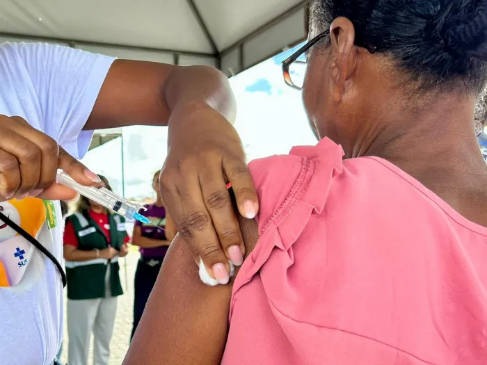 Camaçari aplica mais de 2,3 mil doses no Dia D da vacinação contra a gripe