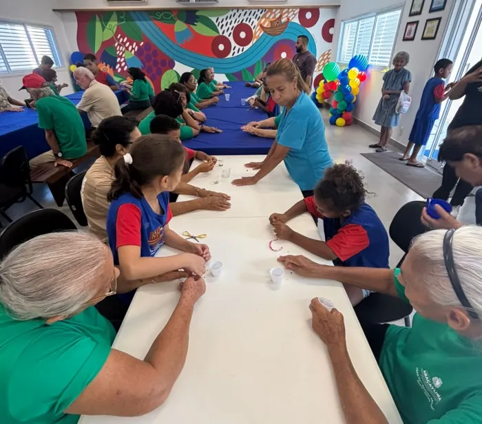 Prefeitura promove atividades de integração com idosos e crianças para celebrar o Mês da Mulher