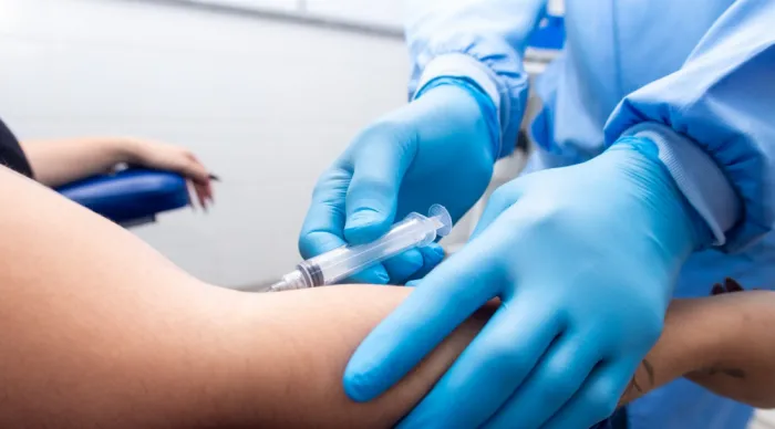 Treinamento e padronização de condutas ampliam proteção aos profissionais e reforçam cultura de prevenção no ambiente hospitalar / Fotos: Ascom SES