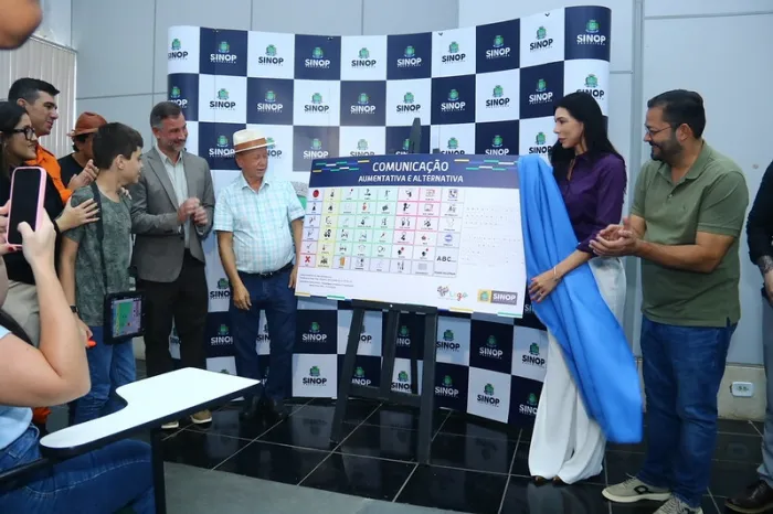 Prefeitura de Sinop inicia implementação de placas de Comunicação Aumentativa e Alternativa em prédios públicos