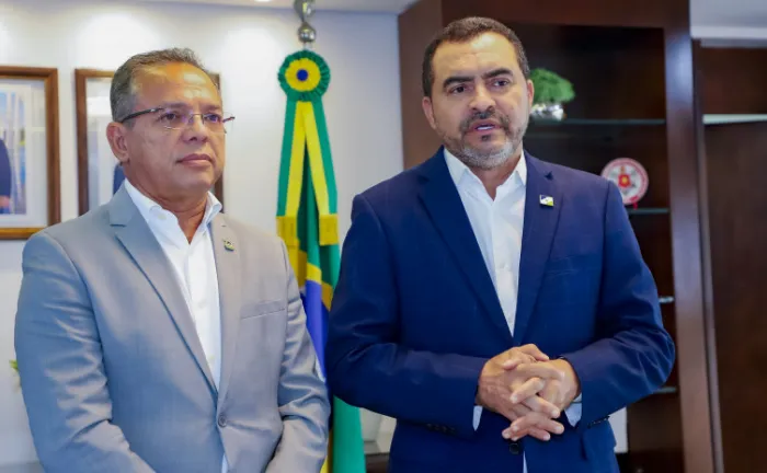 Decisão foi anunciada pelo chefe do executivo, durante uma reunião com o secretário de Estado da Fazenda do Tocantins, Donizeth Silva, no Palácio Araguaia Governador José Wilson Siqueira Campos, em Palmas - Foto: Esequias Araújo/Governo do Tocantins