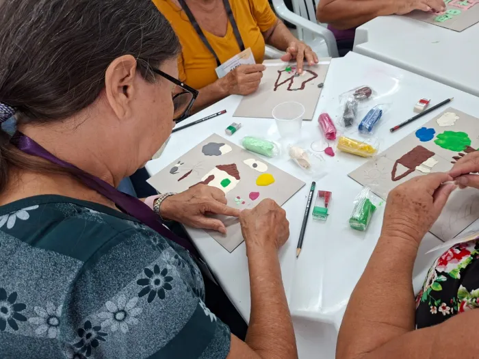 Oficina cultural no Centro de Convivência do Idoso transforma lembranças em registros afetivos