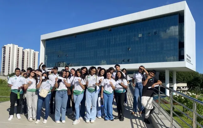 Parceria entre Seduc e TRE-CE incentiva alistamento eleitoral de estudantes