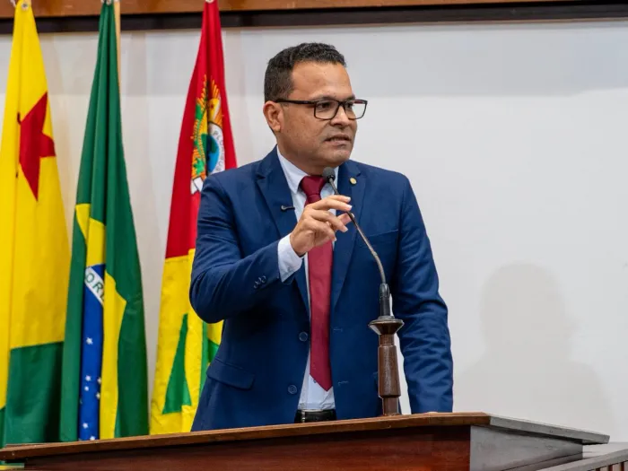 Tadeu Hassem presta homenagem a bombeiro morto em serviço e propõe incentivo a mergulhadores do Corpo de Bombeiros