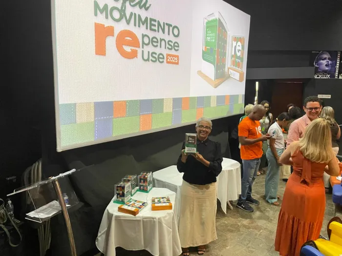 Lauro de Freitas recebe troféu por destaque em ações de economia circular e sustentabilidade têxtil