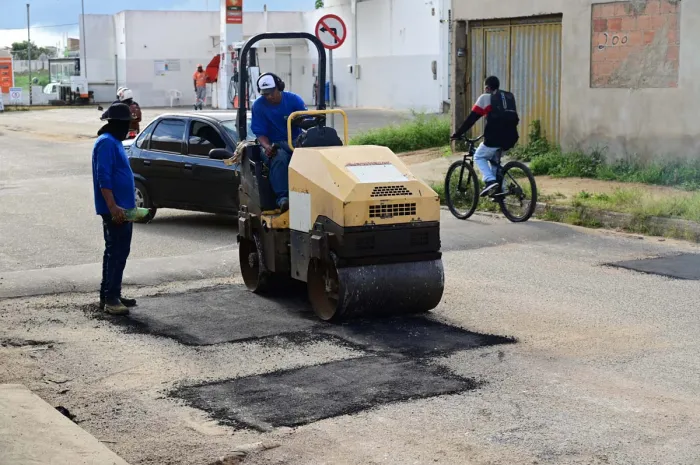 Com tempo firme, Operação Tapa-Buraco volta a ser intensificada em diversos pontos da cidade