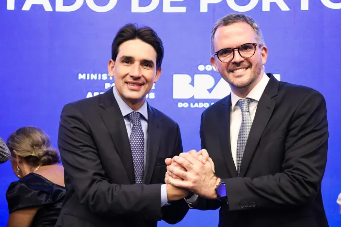 Tomé Franca assume Ministério de Portos e Aeroportos com foco em integração logística e inovação