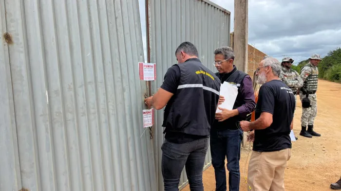 Vigilância Sanitária de Vitória da Conquista interdita ponto clandestino de água que abastecia dois municípios da região 