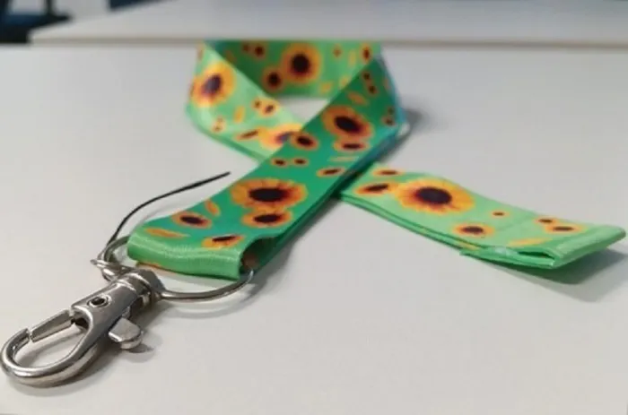 Lei de 2023 instituiu o cordão com girassóis para identificar pessoas com deficiências ocultas - Foto: Roberto Suguino/Agência Senado