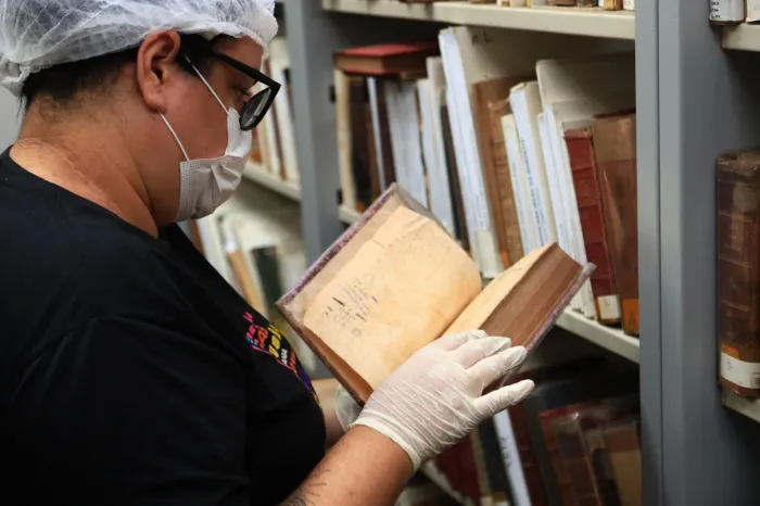 Secult e Ufal unem tecnologia e memória na digitalização de obras raras da Biblioteca Pública Estadual